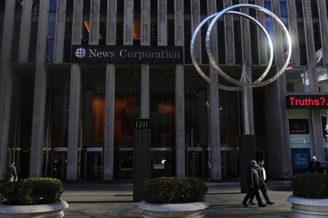 "نيوز كورب" تزود "فيسبوك" بعناوين لقسم الأخبار