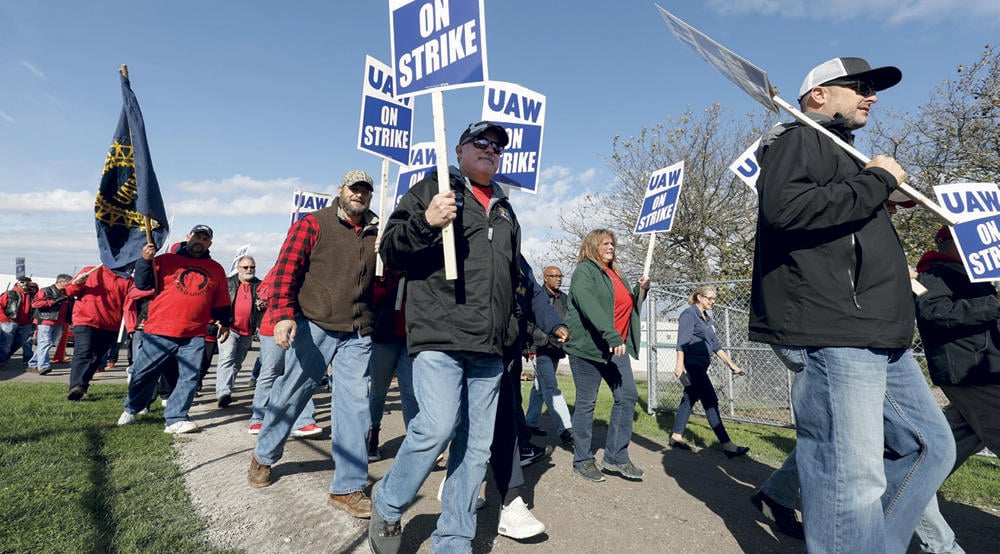 انتهاء أطول إضراب في صناعة السيارات الأمريكية منذ 50 عاما