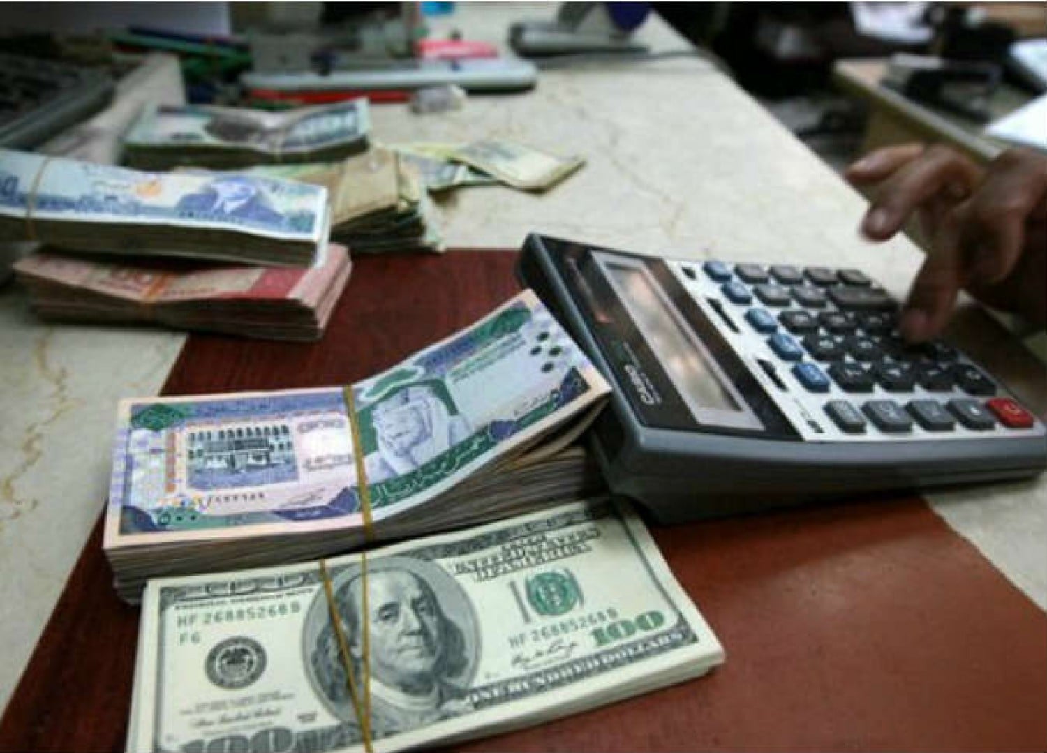 10.27 مليار ريال تحويلات الأجانب في سبتمبر الماضي.. ارتفعت 4.5%