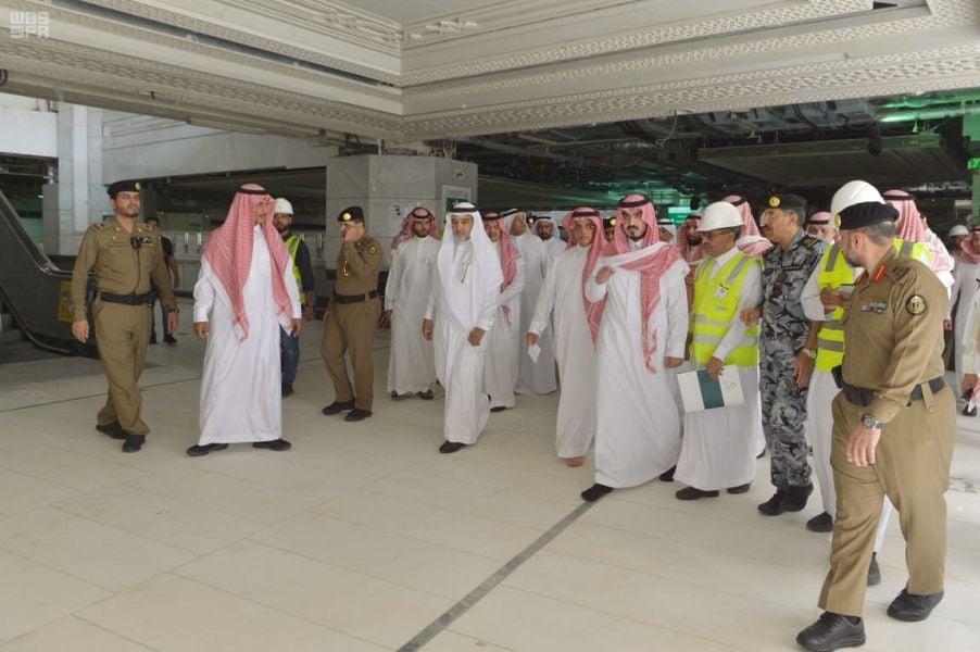 نائب أمير مكة يقف على آخر أعمال التوسعة السعودية الثالثة للمسجد الحرام