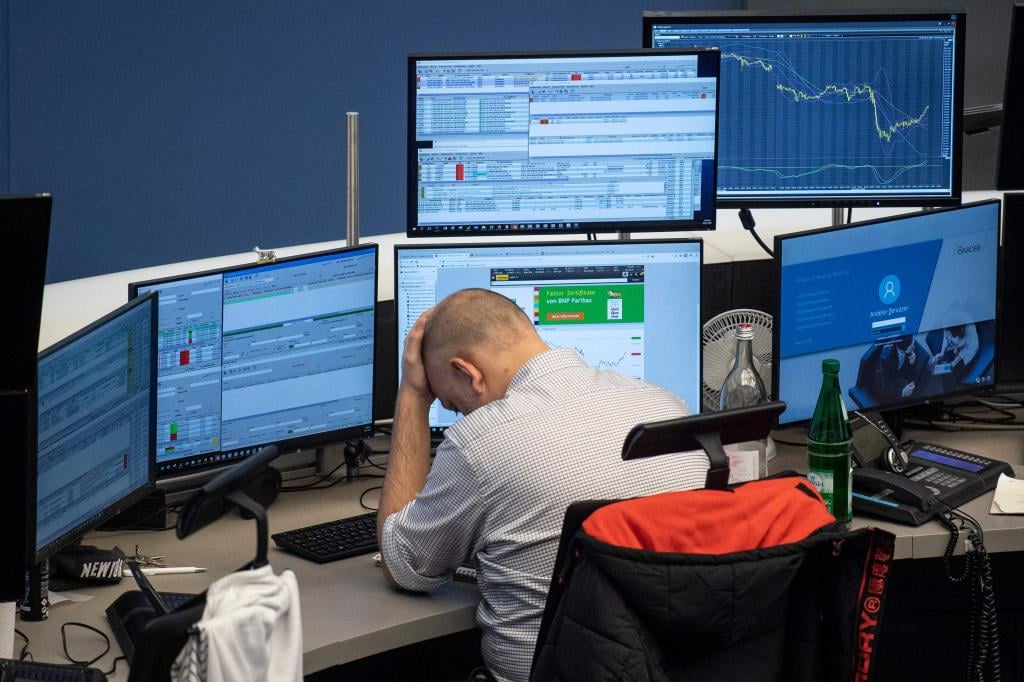 تراجع جماعي للبورصات العالمية .. وأسهم «الطاقة» المستفيد الأكبر من التوترات