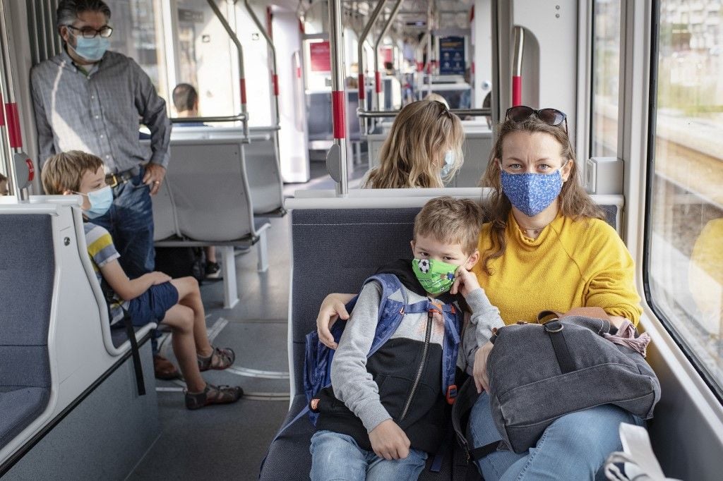 الدنمارك تفرض وضع الكمامة في وسائل النقل العام