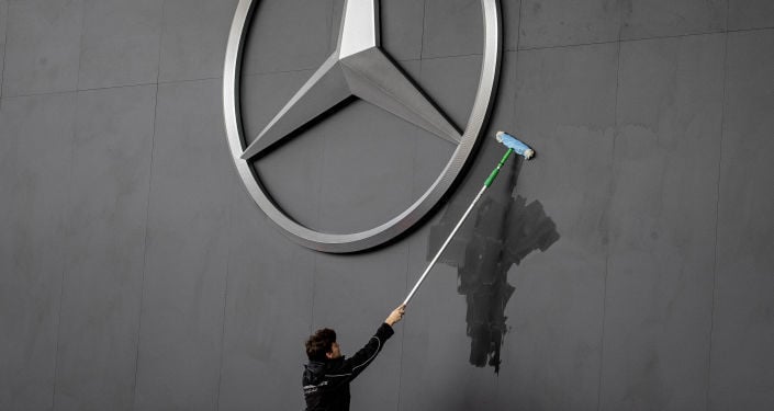 مرسيدس ترفع حصتها في استون مارتن البريطانية إلى 20% 