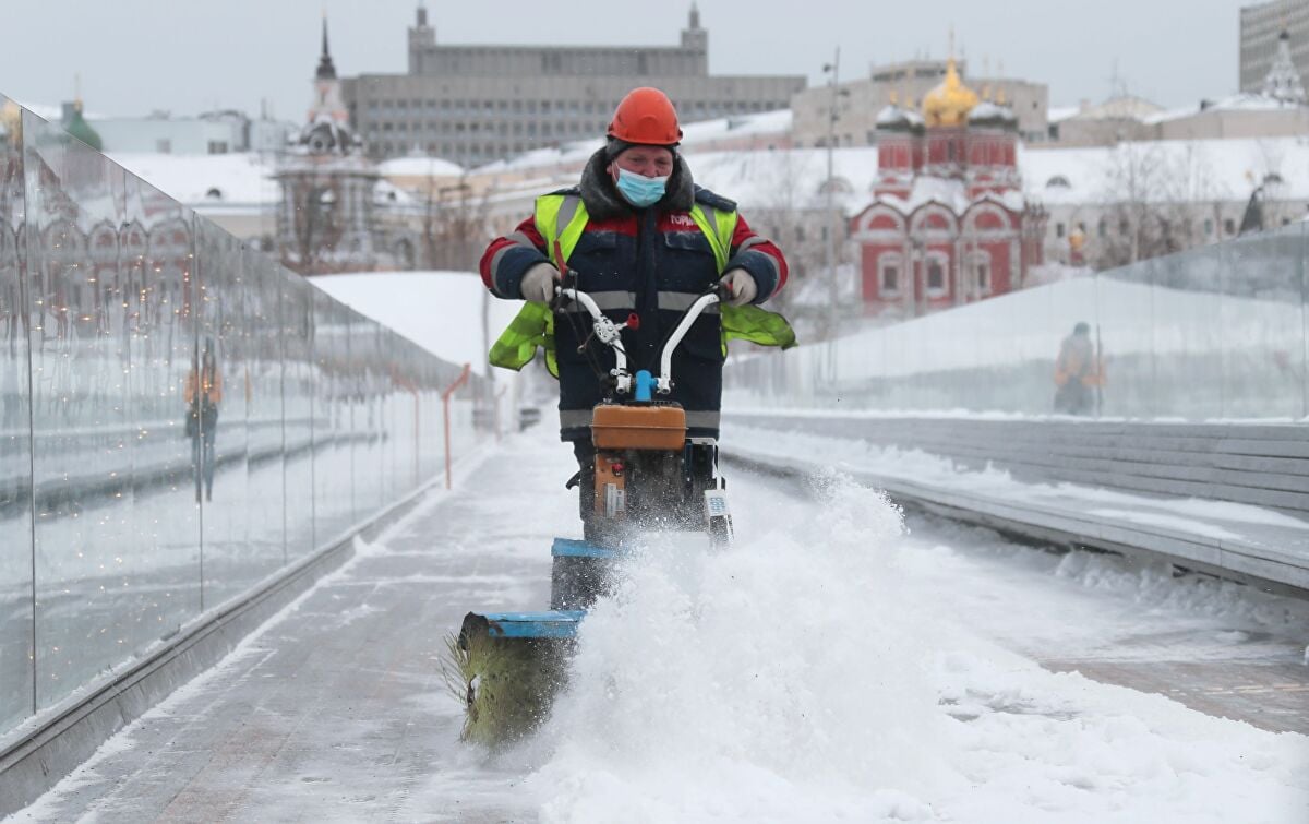 موسكو تكتسي بالثلوج مع تسجيل درجات حرارة 15 تحت الصفر