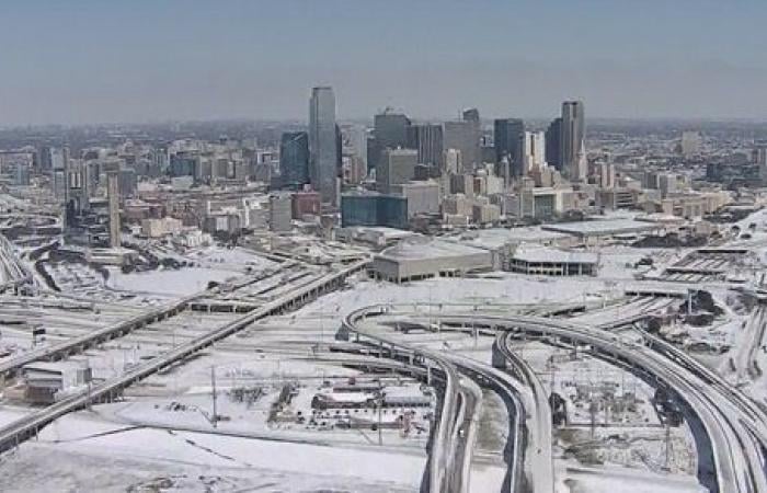 ملايين الاميركيين يواجهون عاصفة ثلجية وسط انقطاع الكهرباء 