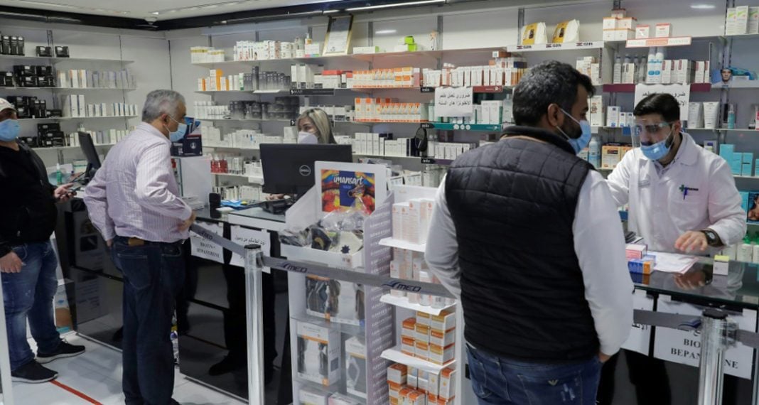 قطاع الدواء في أزمة مع مسارعة اللبنانيين للتخزين وشح الدولار
