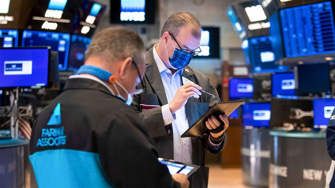 المستثمرون يضخون 13.3 مليار دولار في صناديق السندات ويتمسكون بالأسهم