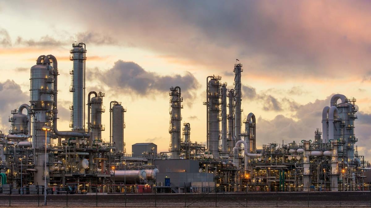 النفط يهبط 2.3% إلى 80.2 دولار بفعل المخاوف من ضعف الاقتصاد العالمي