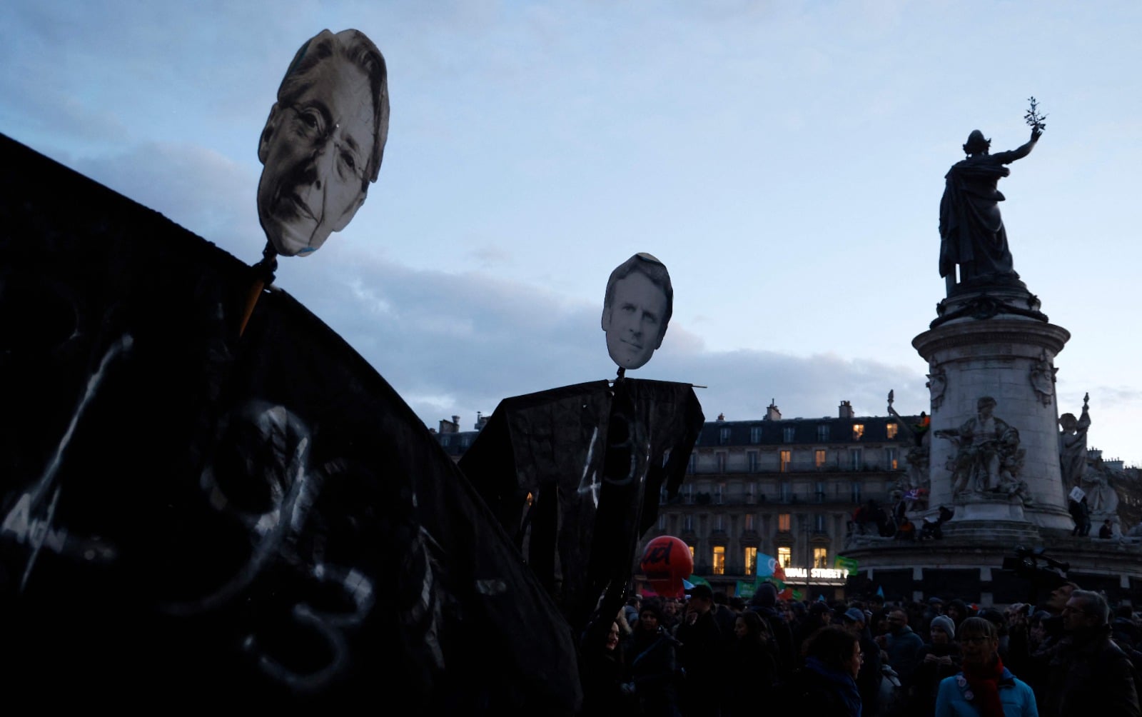 في ظل تصاعد الغضب .. كيف ستكون انطلاقة ماكرون الجديدة؟