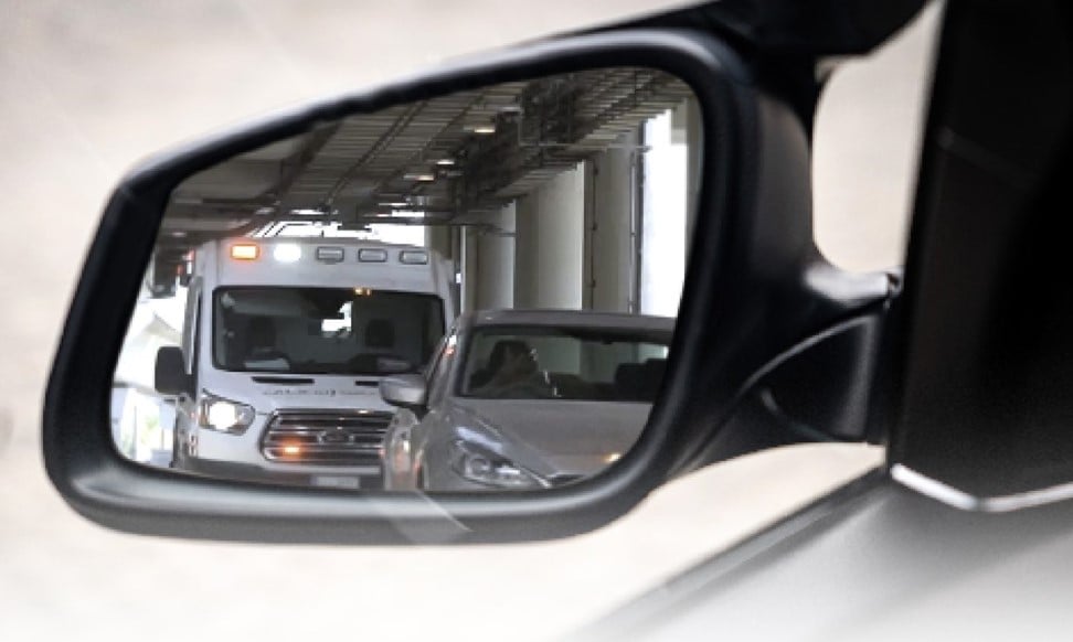 بدءا من اليوم .. رصد مخالفات عدم إفساح الطريق لسيارات الإسعاف آليا