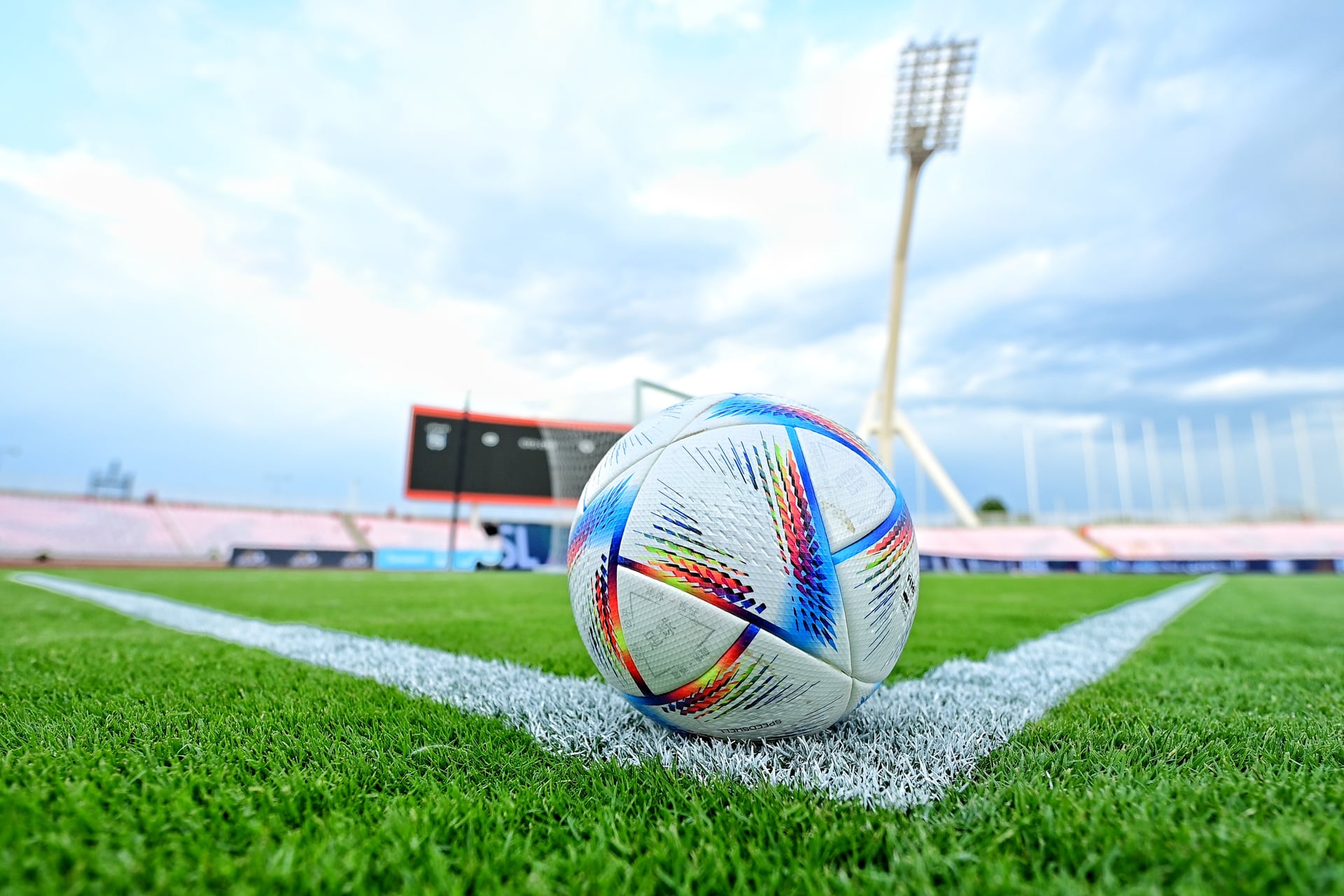 تغيير آلية التسلل ومنع اللاعبين من الاحتفال أكثر من 90 ثانية