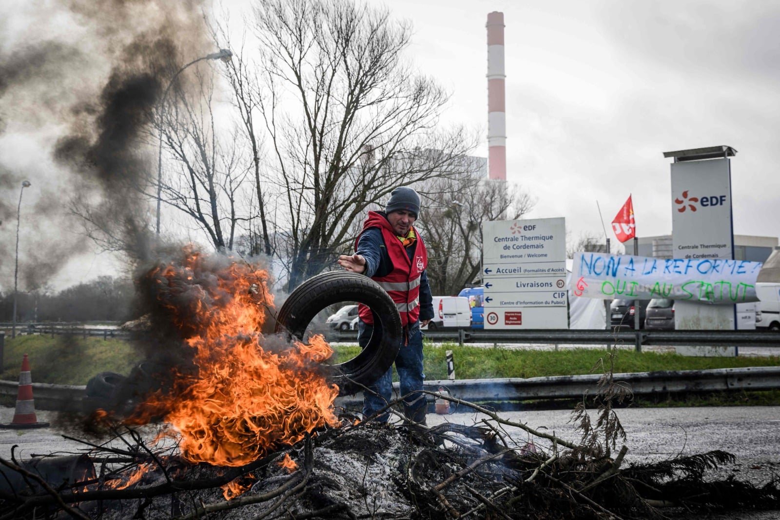 إضرابات فرنسا تواصل تعطيل إنتاج الطاقة وإمدادات الوقود