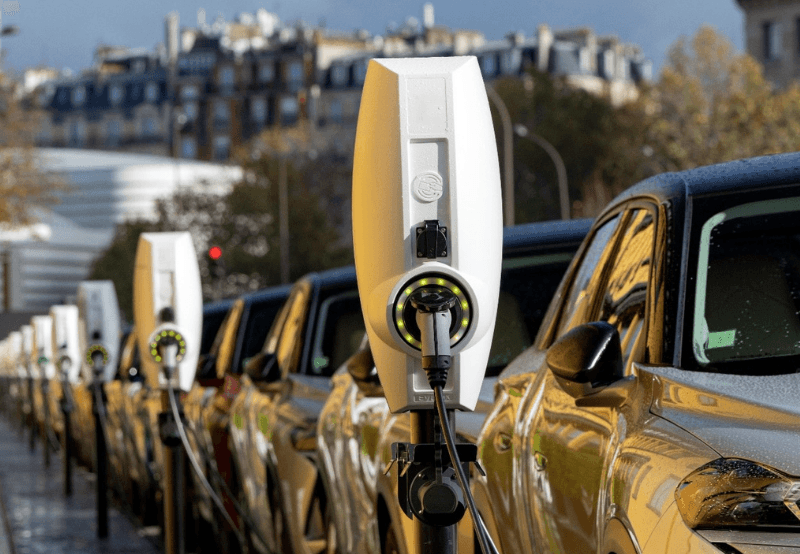 14 % من السيارات المبيعة في 2022 "كهربائية" بمستوى قياسي عند 10 ملايين .. 60 % للصين