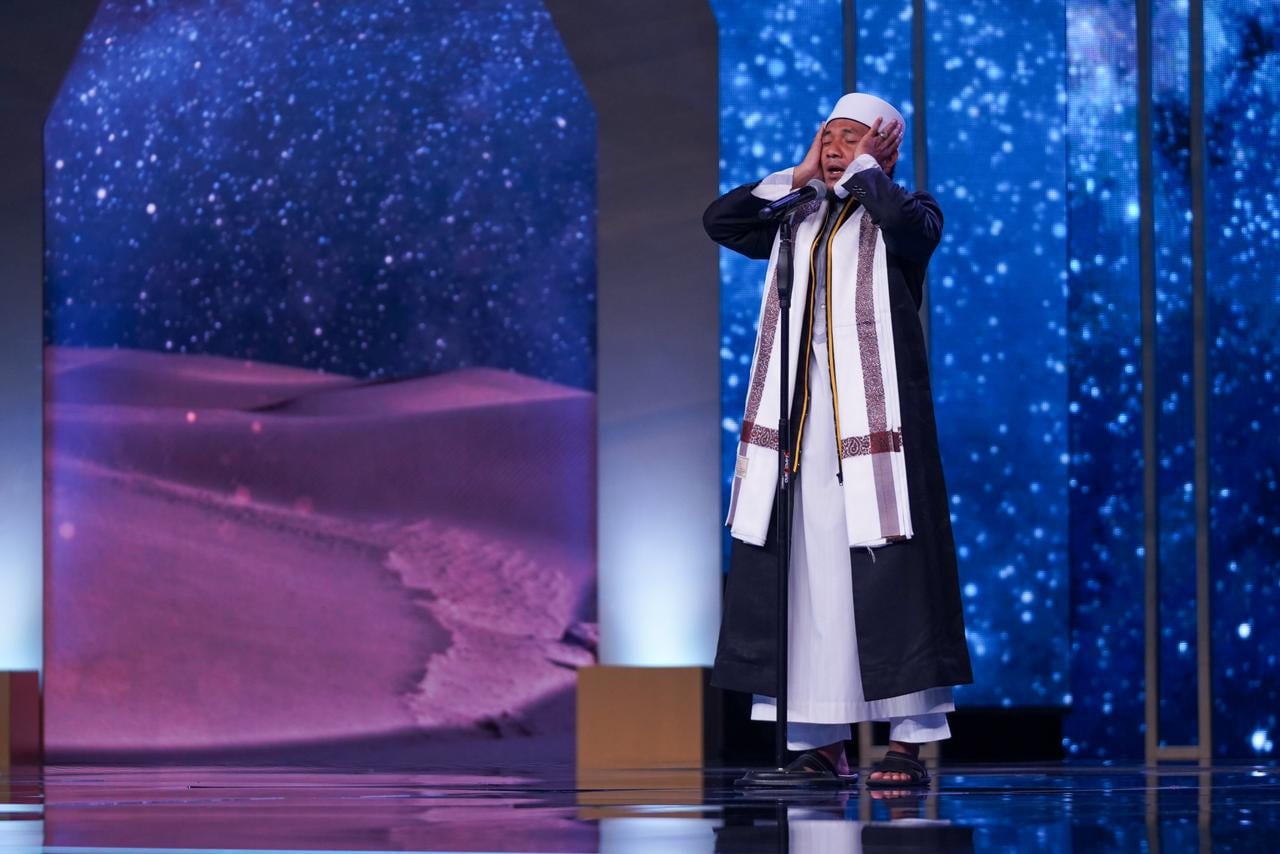 بالمقامات والطبقات الصوتية.. أربعة مؤذنين يتنافسون على أكبر جوائز عطر الكلام