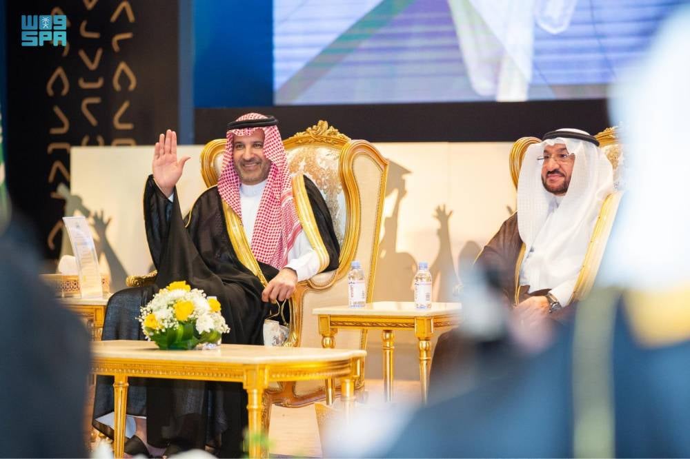 الأمير فيصل بن سلمان يشارك 9091 خريجا فرحتهم في جامعة طيبة