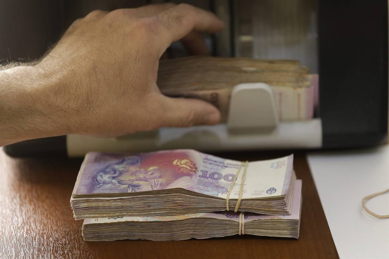 الأرجنتين تتأهب لرفع الفائدة 600 نقطة أساس مع خروج التضخم عن السيطرة