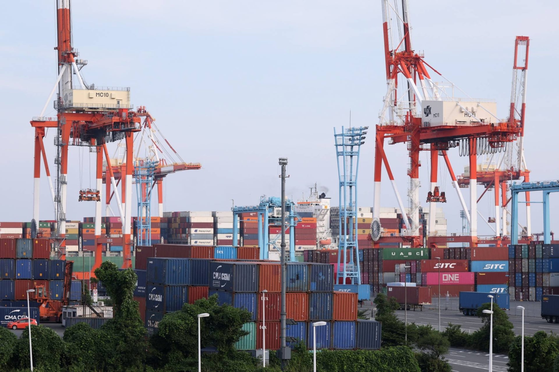  صادرات اليابان تنمو في أبريل بأبطأ وتيرة في عامين