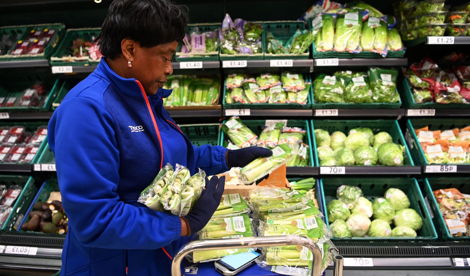 التضخم في بريطانيا يسجل أدنى مستوى منذ 13 شهرا