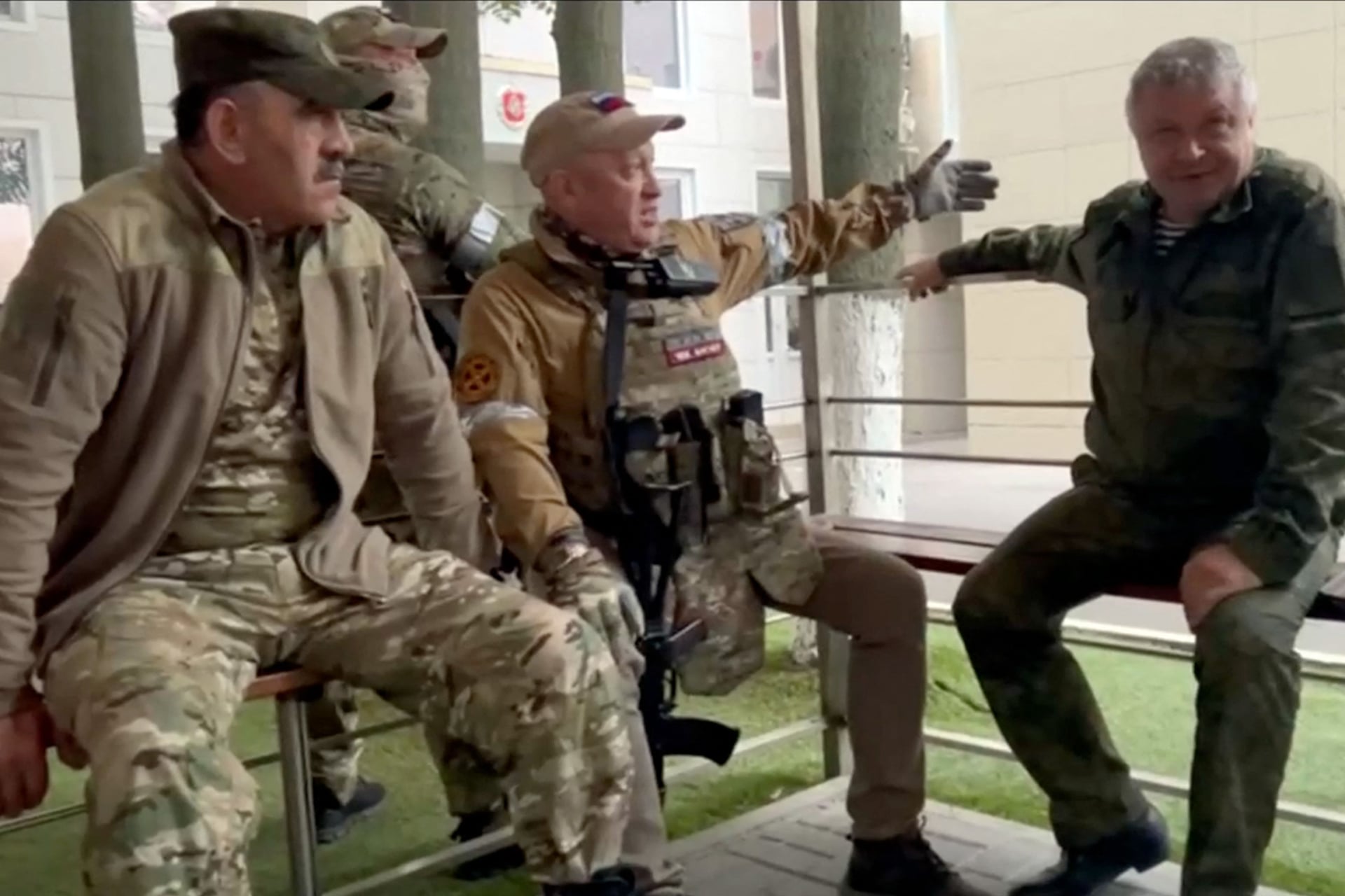 بوتين يعتبر تمرد بريغوجين "طعنة في الظهر" .. ومقاتلو فاغنر يزحفون إلى موسكو