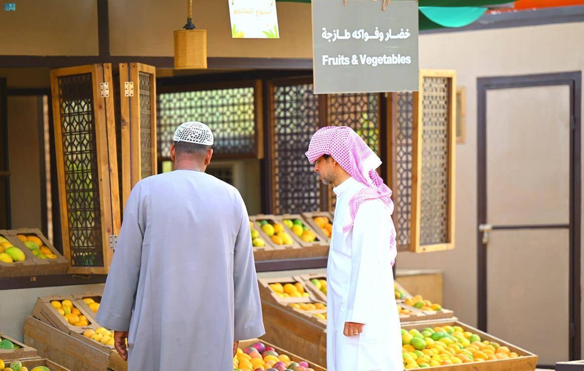 «أسبوع المانجو» ينعش سوق المزارعين في ميدان المنشية بالعلا