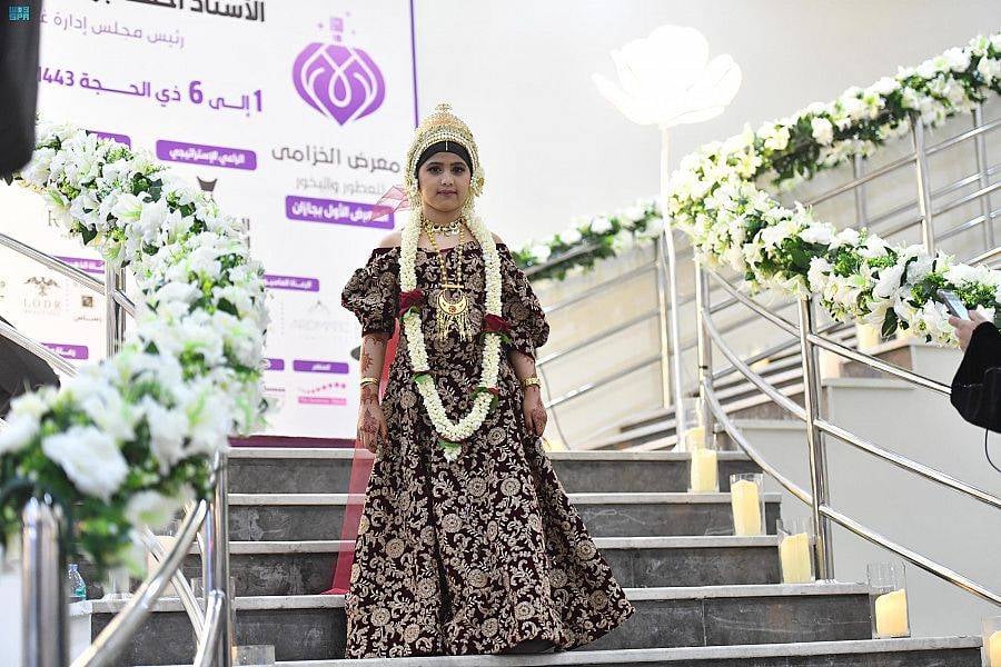 «العضية والحناء» .. زينة نساء جازان في العيد