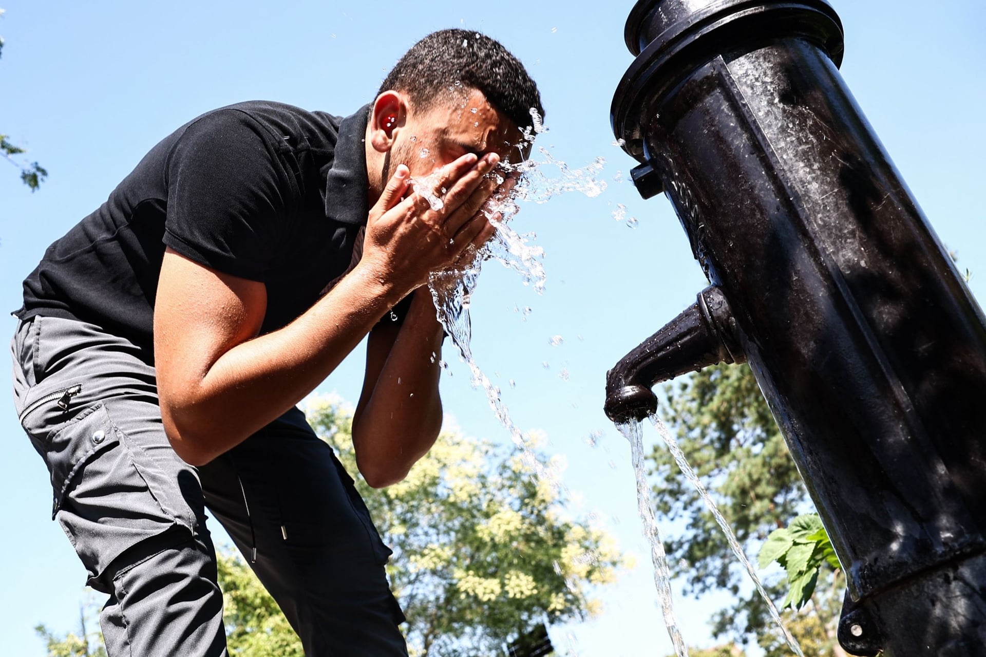 فرنسا ترفع مستوى التحذير إلى "الأحمر" وسط موجة حر في 4 مناطق