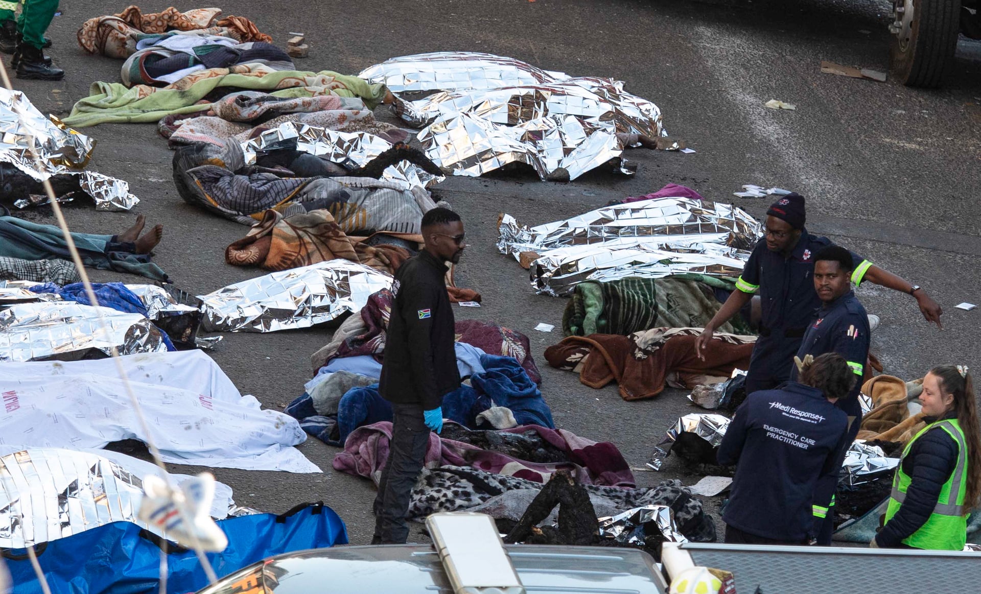 جنوب إفريقيا: مقتل 73 شخصا وإصابة 52 آخرين نتيجة حريق مبنى في مدينة جوهانسبرج