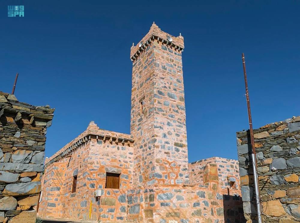 مآذن مساجد الباحة .. إرث تاريخي فني يستحوذ على اهتمام المهندسين