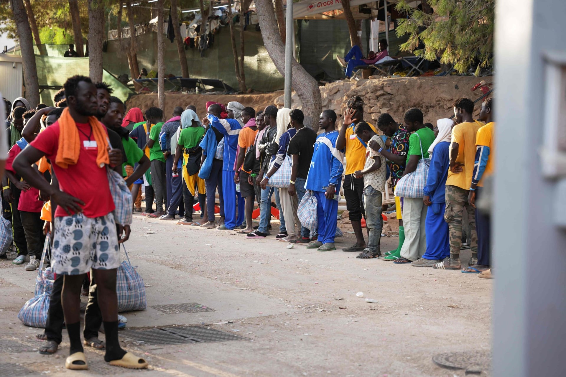 إيطاليا تشدد قوانينها ضد المهاجرين عبر زيادة مدة الاحتجاز إلى 18 شهرا