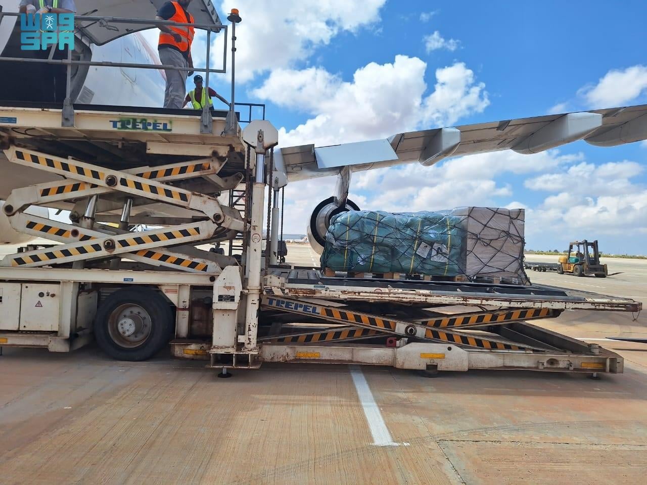 وصول الطائرة الإغاثية السعودية الخامسة إلى ليبيا لمساعدة المتضررين من الفيضانات