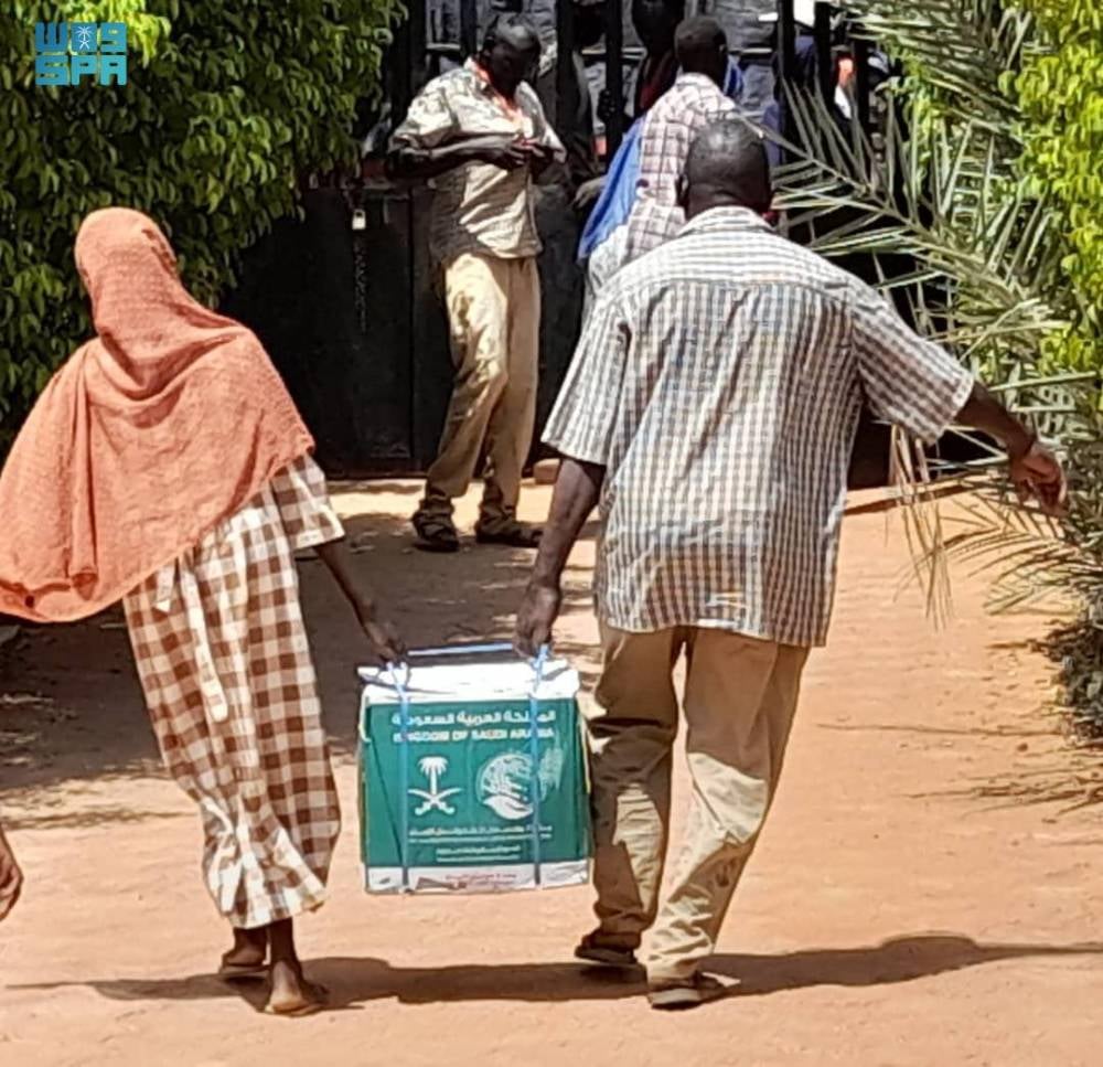مساعدات سعودية غذائية للنازحين في السودان .. وأخرى إيوائية إلى اليمن