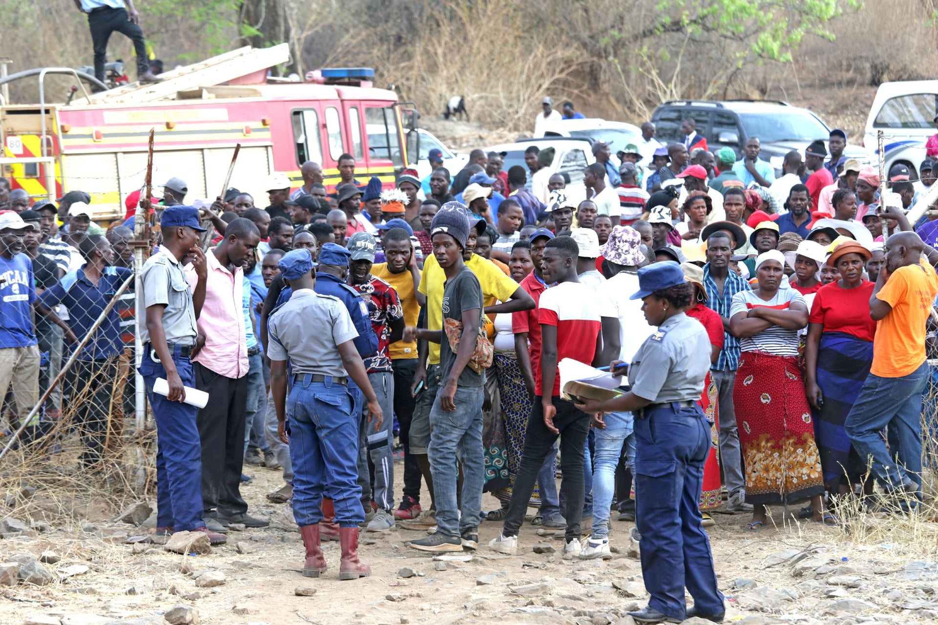 وفاة 6 وفقدان 15 تحت الأرض في انهيار منجم