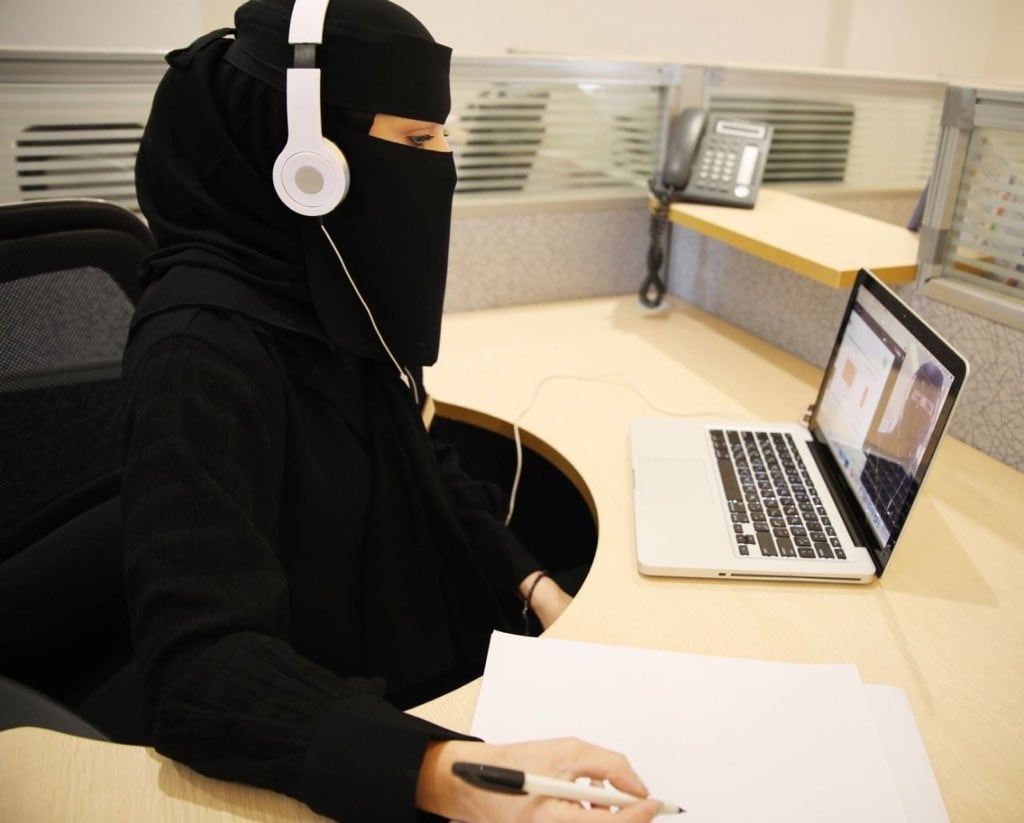 بدء التقديم على الشهادات المهنية الاحترافية للتعليم والتدريب الإلكتروني في السعودية