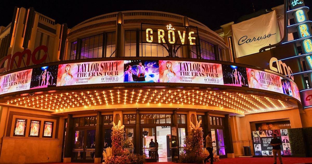 «تايلور سويفت» يتمسك بصدارة السينما في أمريكا