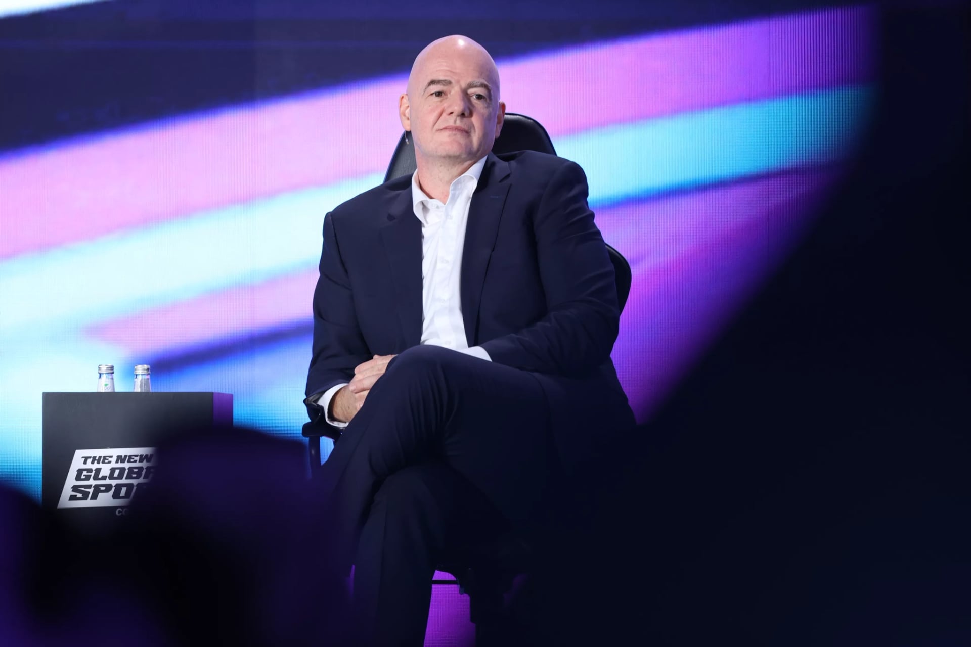 من السعودية .. رئيس "فيفا" يدعو للتكامل بين كرة القدم على الملعب وإلكترونيا