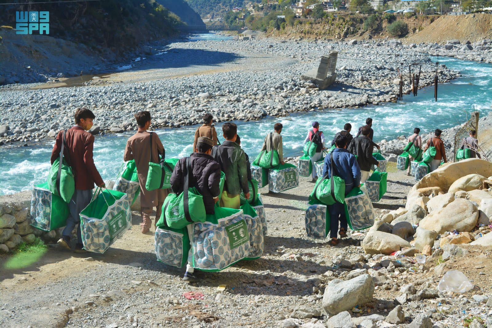 دعم سعودي إغاثي  للمتضررين في حضرموت وباكستان