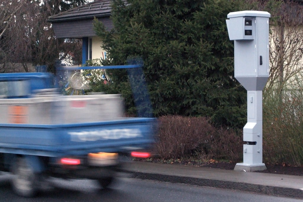 رادارات سويسرية ترصد مخالفات سرعة خاطئة لـ 10 آلاف سيارة