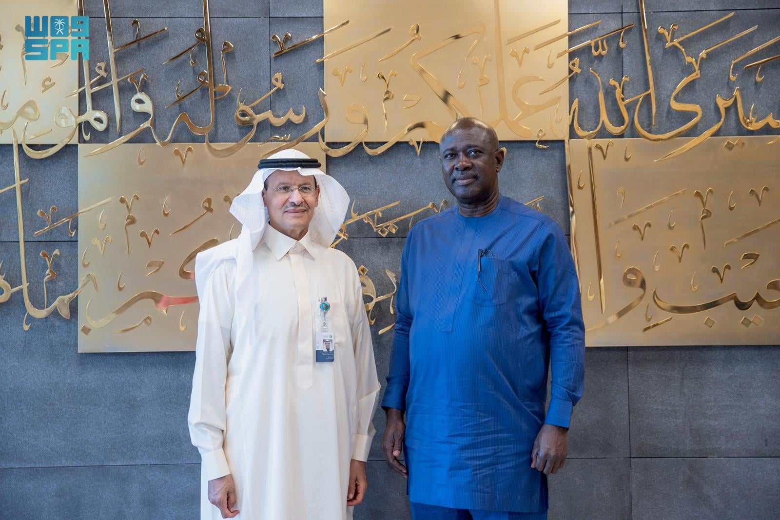 وزير الطاقة ووزير الدولة للموارد البترولية النيجيري يبحثان أوضاع السوق البترولية