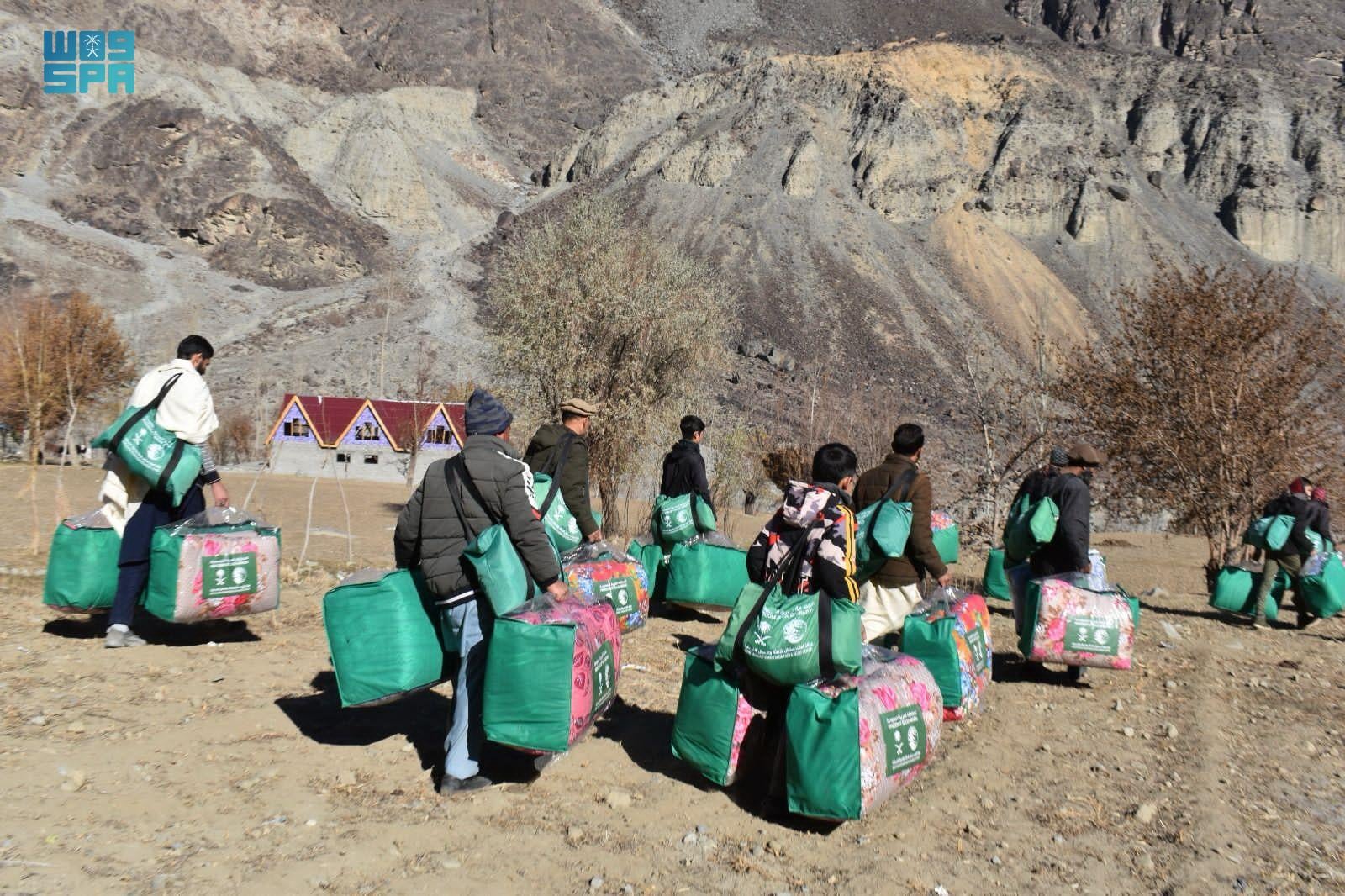 مساعدات إغاثية سعودية للمتضررين في  إدلب و باكستان