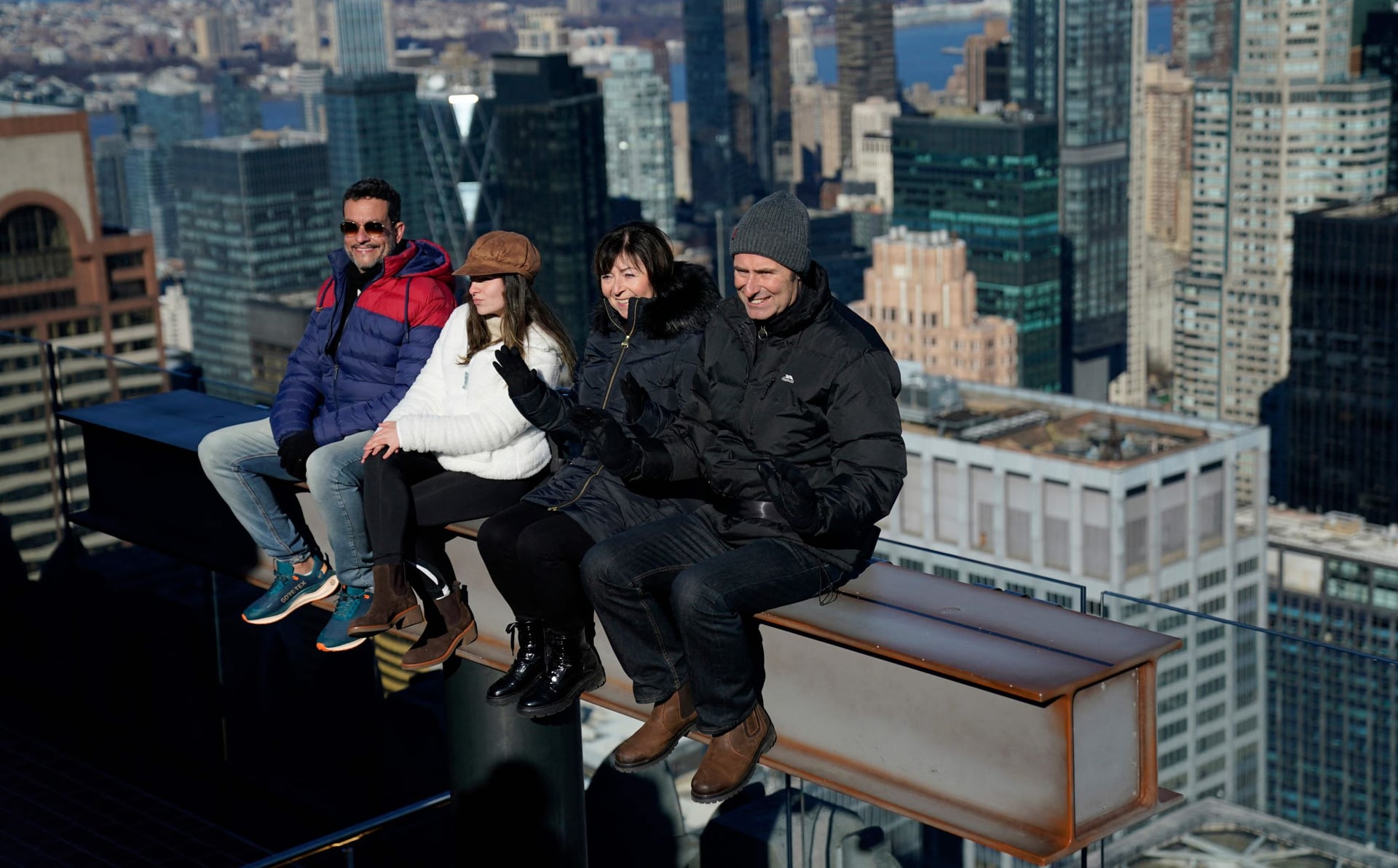 تجربة استثنائية .. غداء فوق ناطحة سحاب