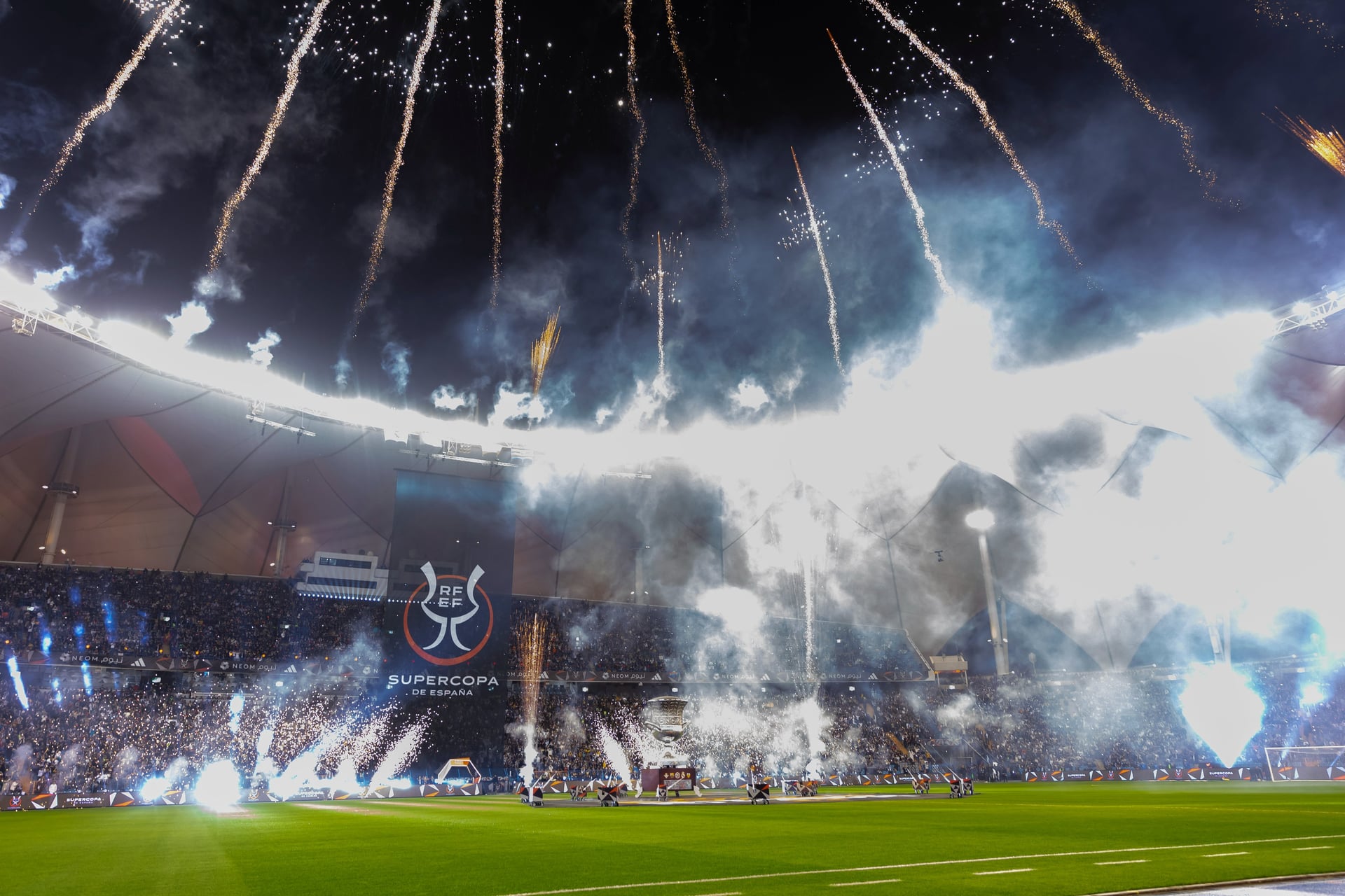 18 حكما إسبانيا لإدارة السوبر في الرياض