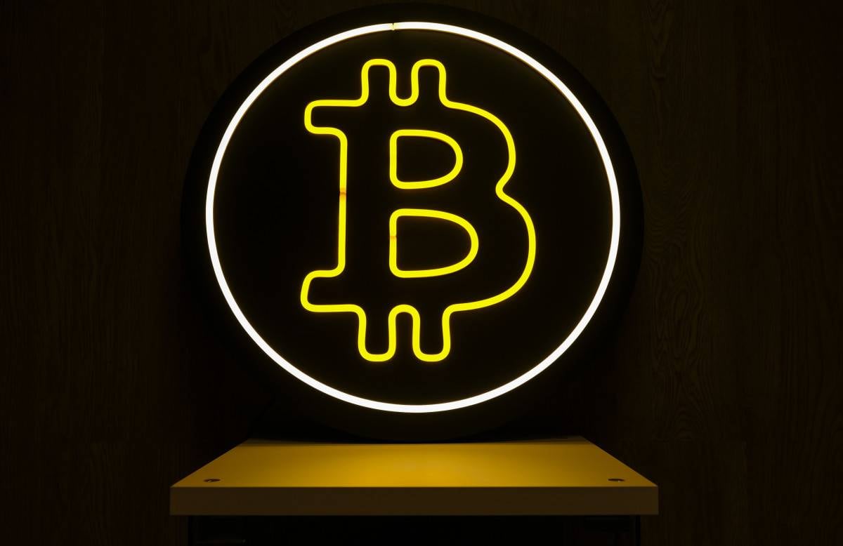 "بيتكوين" عند أدنى مستوى في أسبوع مع ترقب بيانات التضخم والفائدة