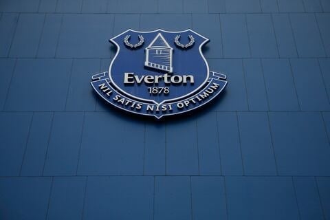 مجموعة فريدكين تجري محادثات لشراء نادي إيفرتون الإنجليزي