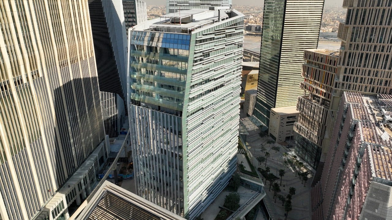 "سيرفكورب" العالمية لحلول المكاتب تدشن مقرا جديدا في "كافد"