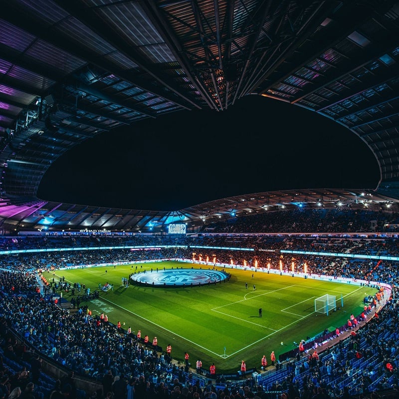 الفصل في النزاع القانوني بين مانشستر سيتي ورابطة "الإنجليزي" غدا