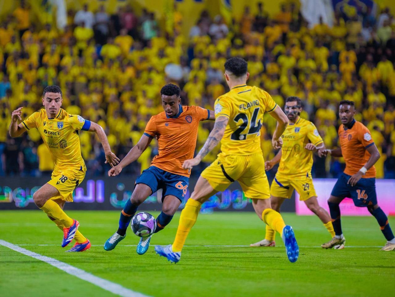 دوري المليار دولار ينطلق .. القيمة السوقية لـ "روشن" ترتفع 213 % خلال عامين