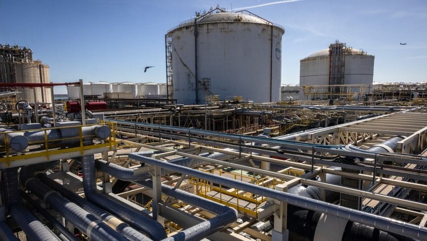 الصناديق تقلص الرهانات على صعود الغاز في أوروبا مع تقدم جهود إنهاء حرب أوكرانيا