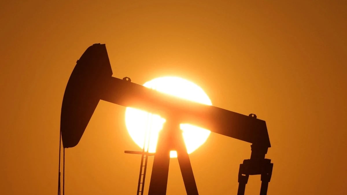 تغير طفيف في أسعار النفط وسط تلاشي علاوة المخاطر بعد اتفاق غزة