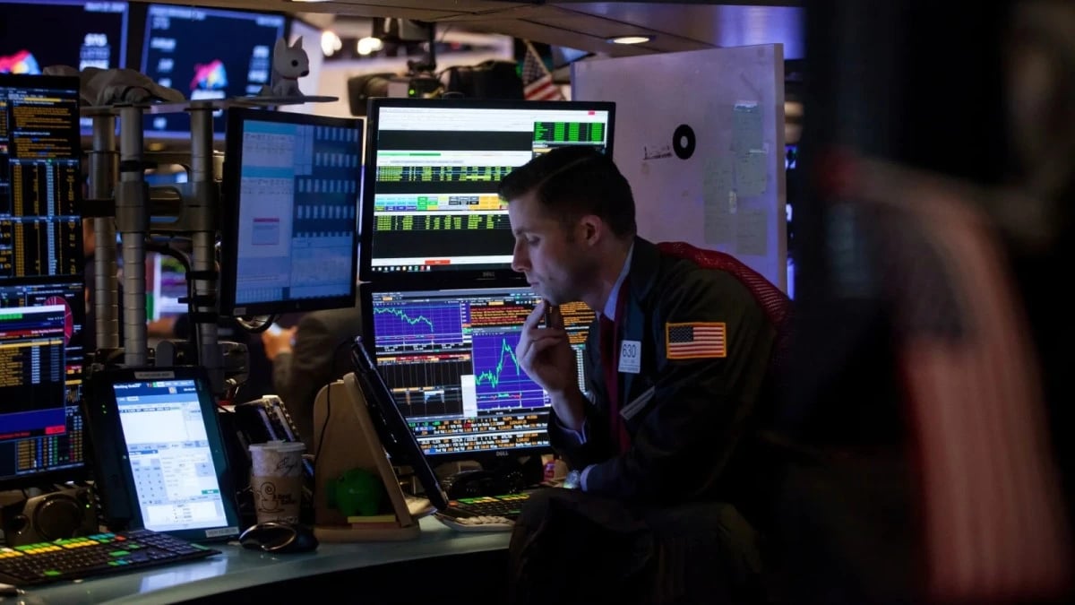 الأسواق العالمية تتراجع بفعل فضيحة مصرفية .. والمستثمرون يتجهون للملاذات الآمنة