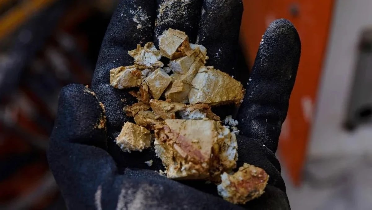 رغم تفاوضه مع الصين .. ترمب يواصل طرق كل أبواب المعادن النادرة